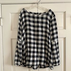 LOFT Women’s black + white checkered blouse